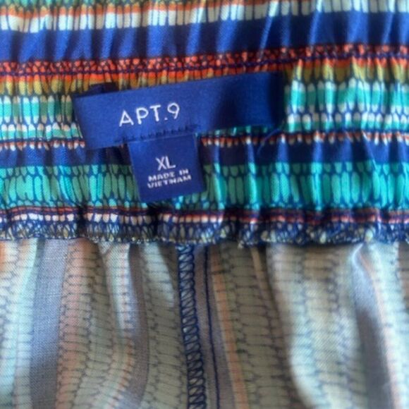 Apt. 9 Multi color stripe front pocket shorts, size XL - Picture 3 of 4